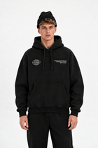 Polerón Essential World Flaw - Black - hombre en estudio